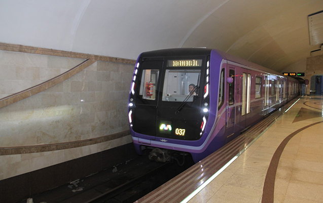 Bakı metrosunda kameradan su axdı - VİDEO